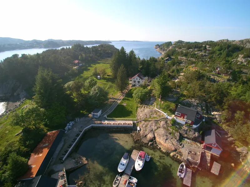 Dronebilde over øya